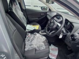 
										MAZDA 2 2021 full									