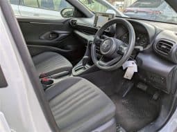 
										Toyota Yaris Hybrid full									