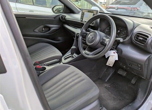 
								Toyota Yaris Hybrid full									