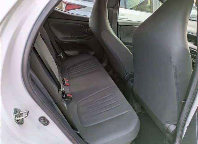 
								Toyota Yaris Hybrid full									