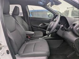 
										TOYOTA YARIS CROSS HYBRID 2025 full									