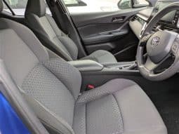 
										TOYOTA C-HR 2021 full									