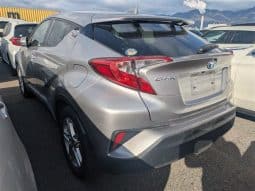 
										TOYOTA C-HR HYBRID 2021 full									