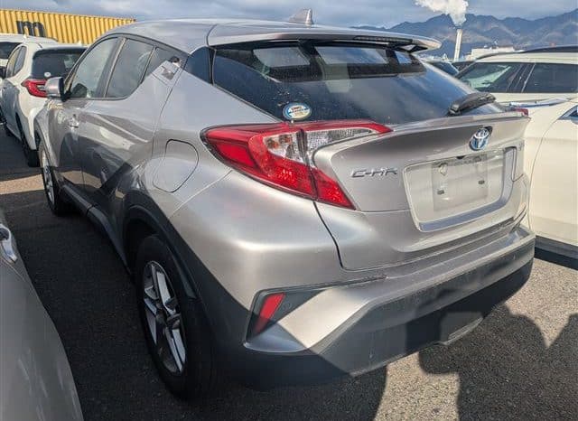 
								TOYOTA C-HR HYBRID 2021 full									