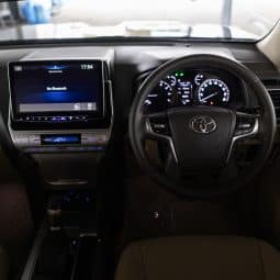 
										TOYOTA LAND CRUISER PRADO TXL full									